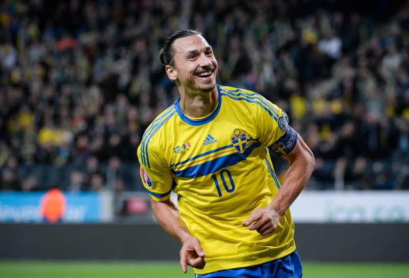 epa04975273 Sweden's Zlatan Ibrahimovic celebrates scoring the opening goal during the UEFA Euro 2016 group G qualifying soccer match between Sweden and Moldova at Friends Arena in Stockholm, Sweden, 12 October 2015. EPA/JANERIK HENRIKSSON **SWEDEN OUT**