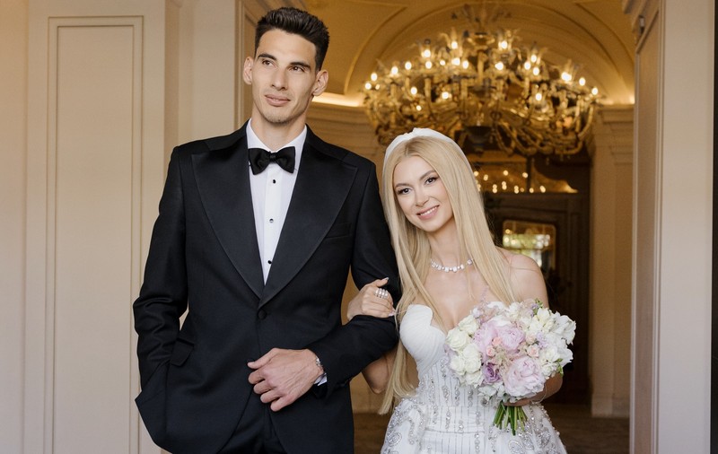 Imagini emoționante cu valsul mirilor de la nunta Andreei Bălan și Victor Cornea. Au făcut spectacol în fața invitaților