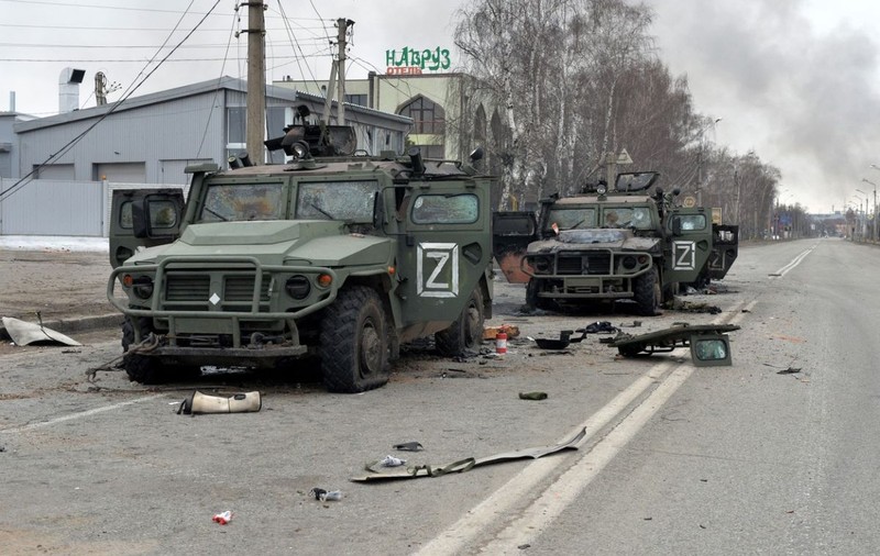 Rusia ar putea învinge Ucraina, dar imaginea puternicei sale armate a fost spulberată. Cum explică experții militari strategia Moscovei