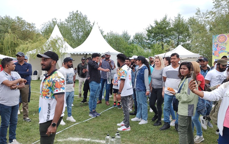 Revelionul srilankezilor din România; mica adunare de la Alba Iulia. „Locul seamănă foarte mult cu cele în care ne strângem acasă”