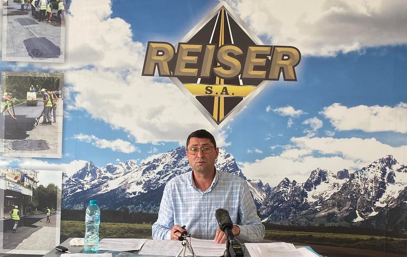 Șeful de la Drumuri și Poduri Bârlad, acuzat că a primit mită 100.000 de lei de la un om de afaceri ca să-i asfalteze terenul pe bani publici. Ținea șpaga ascunsă în frigiderul din birou