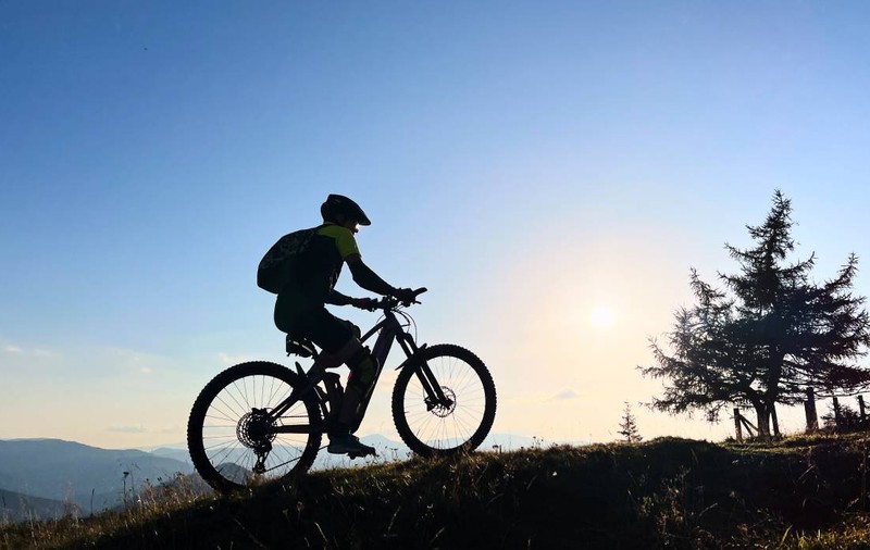 Salvamont Brașov: Zece sfaturi de siguranță pentru bicicliștii montani