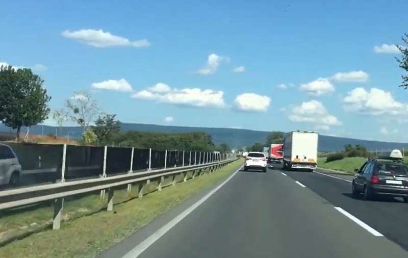 Cinci persoane aflate într-un microbuz românesc au murit în accident, în Ungaria