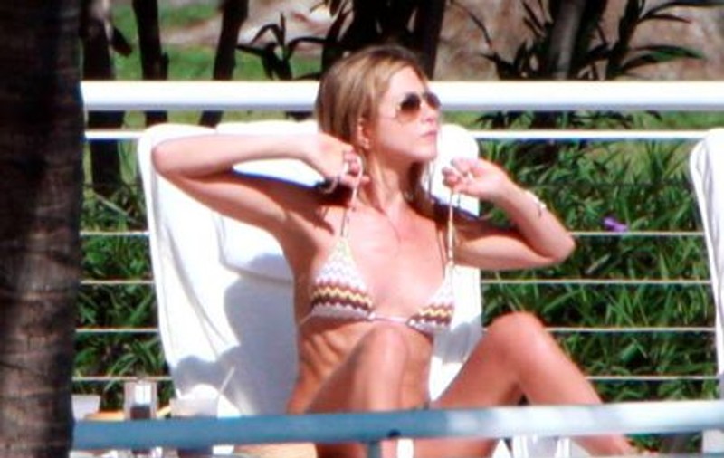 Jennifer Aniston a povestit de ce a purtat ani de-a rândul acelaşi costum de baie
