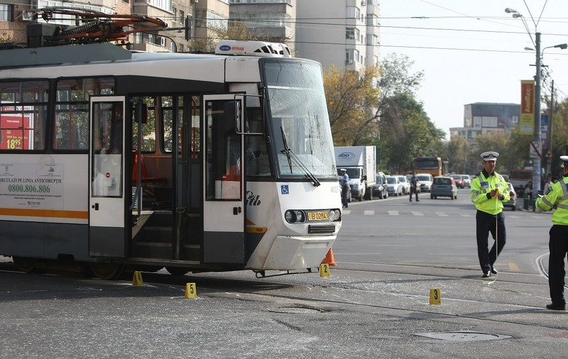 Două tramvaie s-au ciocnit pe Șoseaua Viilor din București. Mai mulți călători au suferit atacuri de panică
