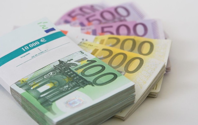 Piloții de avioane comerciale, plătiți cu salarii de până la 12.000 de euro pe lună, sunt tot mai greu de găsit