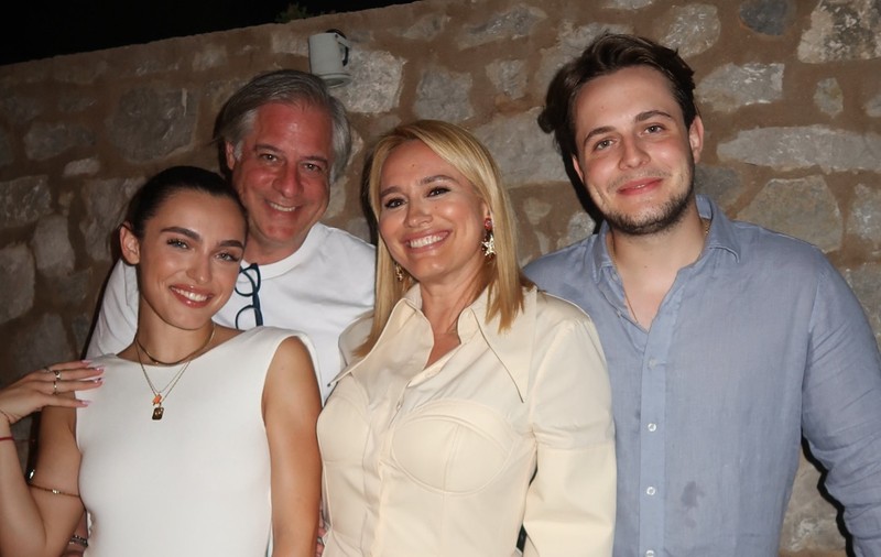 Surpriza de care a avut parte Andreea Esca de ziua ei de naștere. A împlinit 52 de ani: „Au reușit să facă în așa fel încât să nu mă prind”