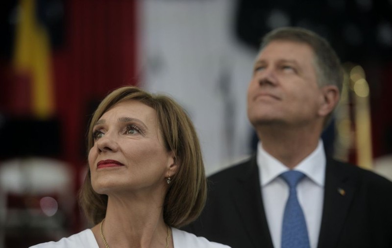 Averea lui Iohannis a crescut cu încă o casă. Soția președintelui a moștenit un apartament de 67 de metri pătrați în Sibiu