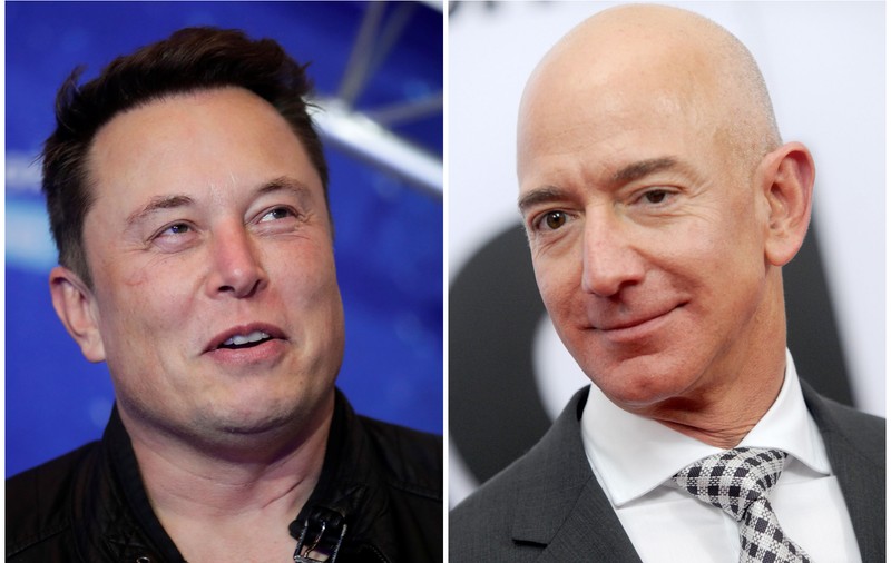 Războiul miliardarilor pentru spațiul cosmic. Musk vs Bezos, bătălia inegală pentru dominație