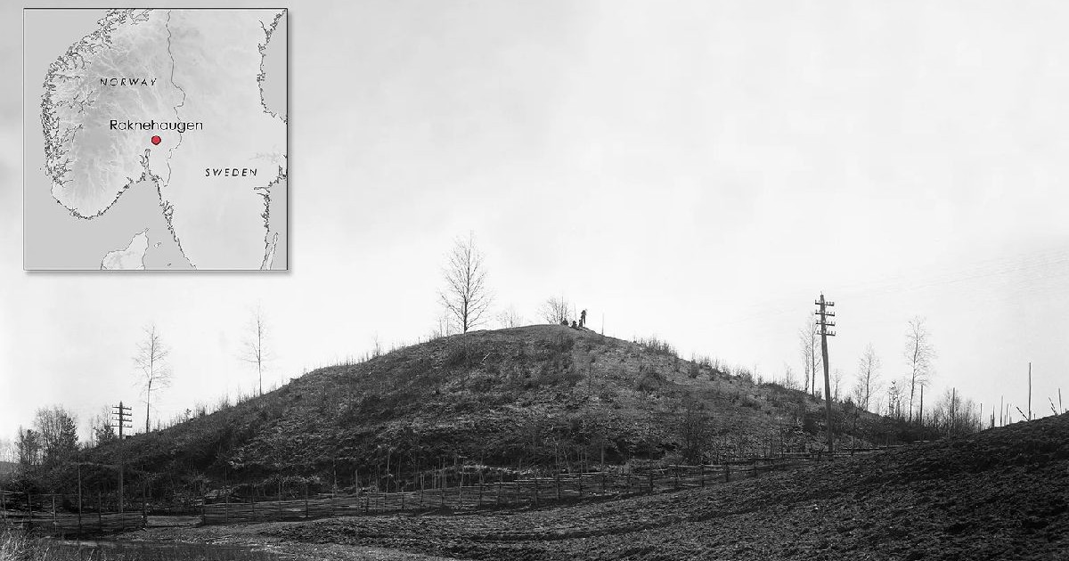 O movilă de pământ, fotografie alb negru