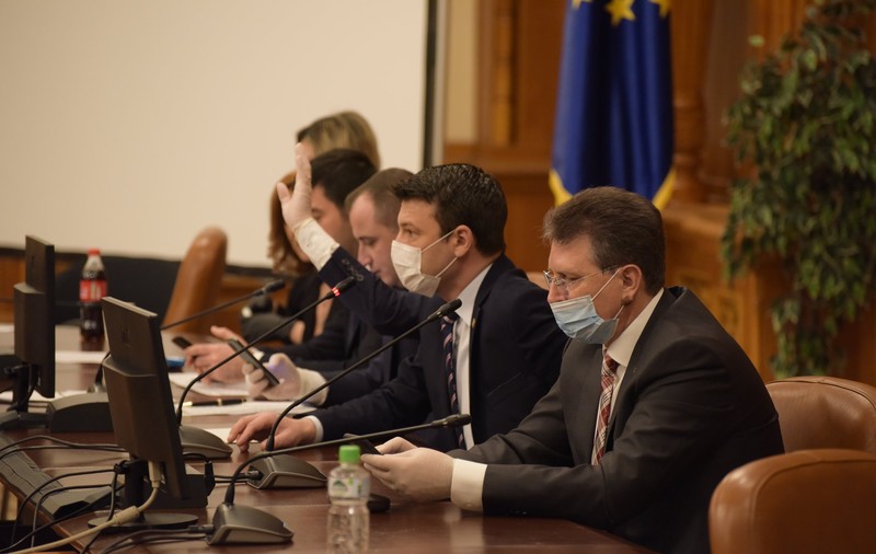 UPDATE | Deputaţii şi senatorii din conducerea Parlamentului au revenit la muncă, după ce au lucrat online