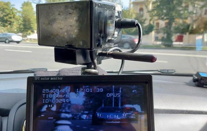 Un şofer a fost prins de radar în Bucureşti cu 186 km/h