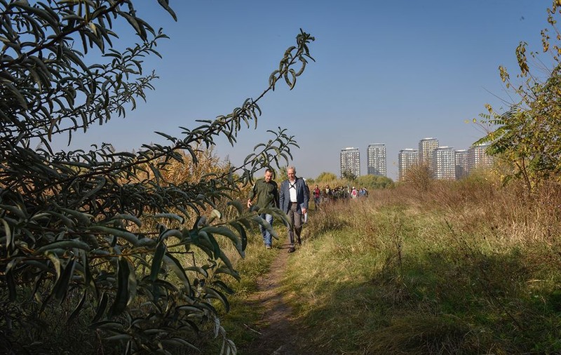 Ambasadorul SUA, la pas prin Parcul Natural Văcărești; Hans Klemm a fost promovat la rangul de cercetaș (FOTO)