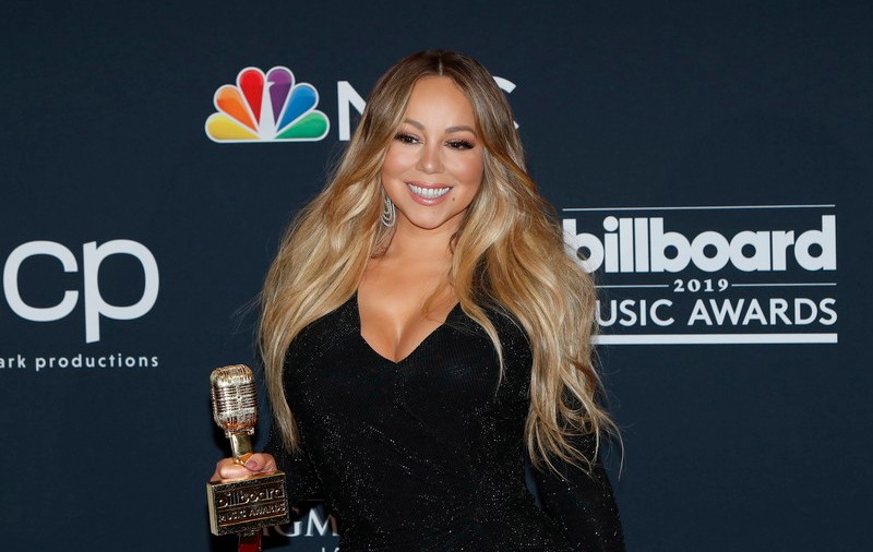 Sora cântăreței Mariah Carey îi cere în instanță artistei daune morale de 1,25 milioane de dolari