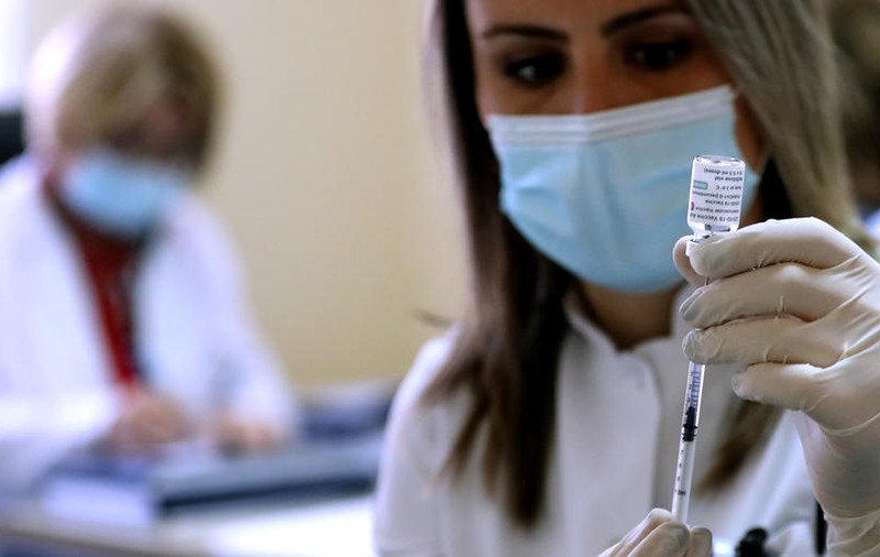 Studii: Cazurile de tromboze asociate vaccinurilor AstraZeneca ar putea avea legătură cu proteina FP4