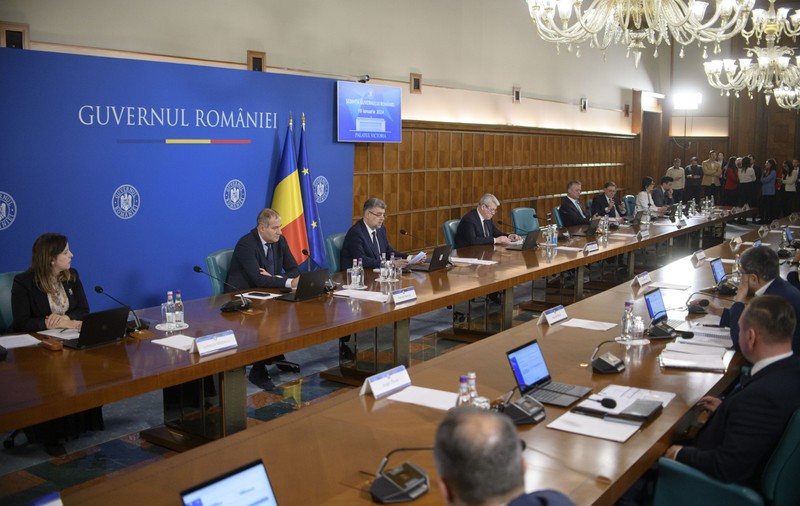 Reformă făcută cu frâna de mână trasă: Executivul are în continuare peste 100 de secretari și subsecretari de stat