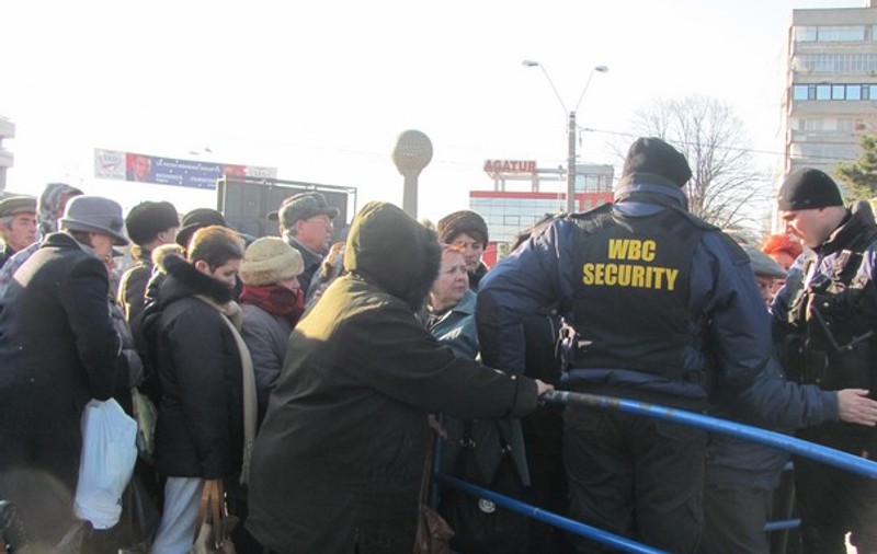 Moş Nicolae i-a făcut pe gălăţeni să se calce în picioare! Află ce s-a întâmplat în oraşul de pe Dunăre | FOTO