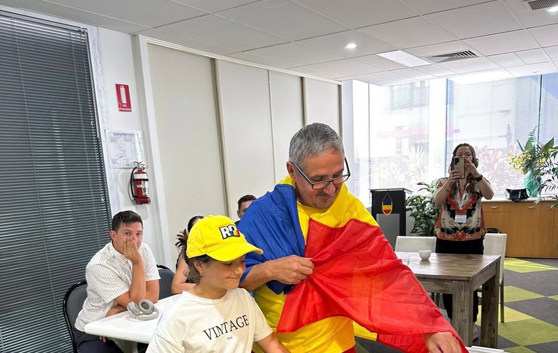 Silviu Oprea a votat în Australia, înfășurat în tricolor și cu fiica cea mică de mână. Ce a pățit când a cumpărat o fermă în România: „Ăsta e motivul pentru nu ne întoarcem acasă”