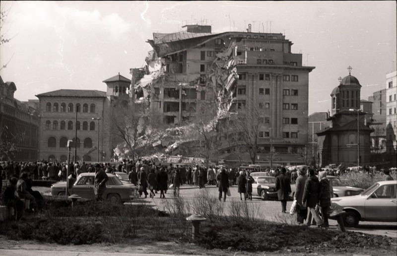 Blocul Dunărea imediat după cutremur. Foto: Flickr / Dragoș Toma