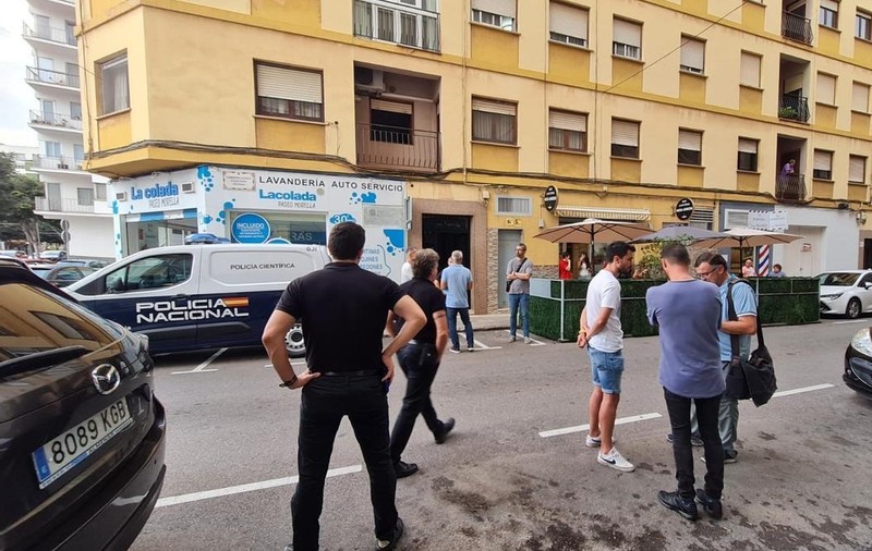 Româncă găsită moartă în casă, în Spania, după ce nu s-a mai dus la serviciu de multe zile. Partenerul ei, tot român, era și el mort, lângă ea