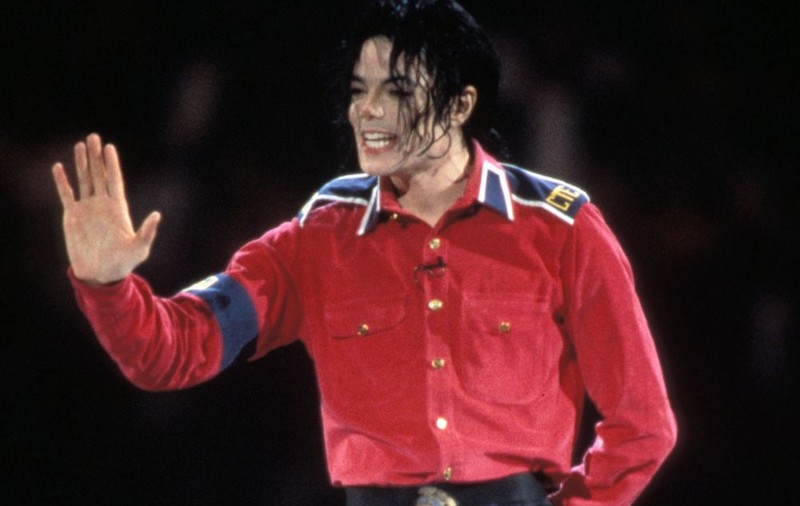 Un album Michael Jackson, cu zece piese noi, va fi lansat în noiembrie