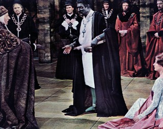 LAURENCE OLIVIER în filmul Othello 1965 (foto Profimedia)