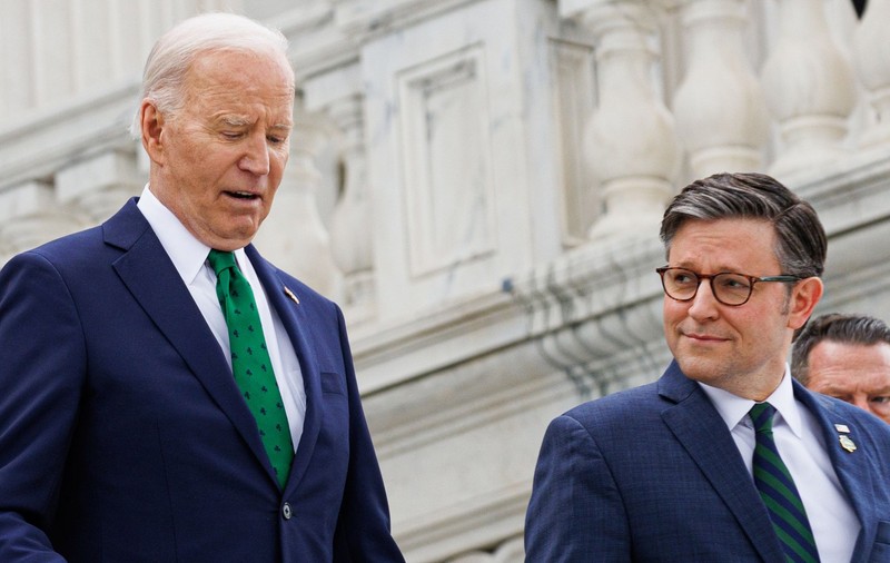 Liderul majorității democrate din Senatul SUA anunță un consens privind aprobarea ajutoarelor militare propuse de Biden pentru Ucraina și Israel