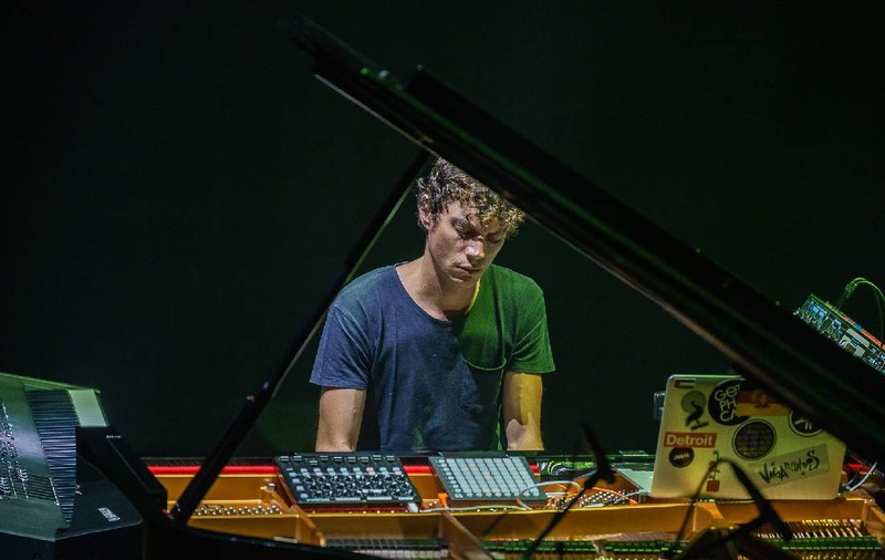 Frescobaldi e vedetă rock, Zawinul Syndicate l-a înnebunit: Francesco Tristano leagă Bach de techno, la Enescu în Control (interviu)