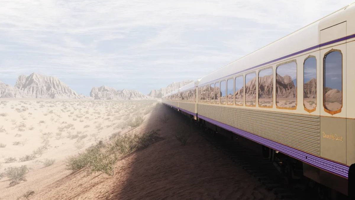 tren de lux in desert in arabia saudita