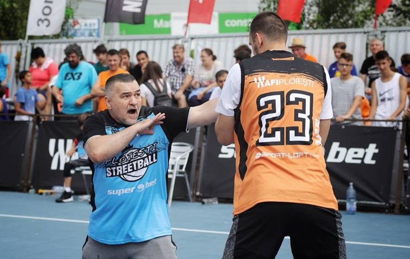 Leonard Doroftei a boxat cu mingea de baschet la turneul Sport Arena Streetball de la Ploiești