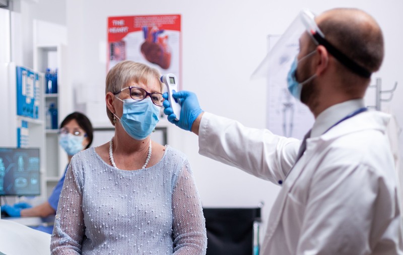 COVID-19, cea mai lungă boală virală. Un nou studiu arată că 30% dintre cei infectați continuă să prezinte simptome și la 9 luni de la momentul îmbolnăvirii