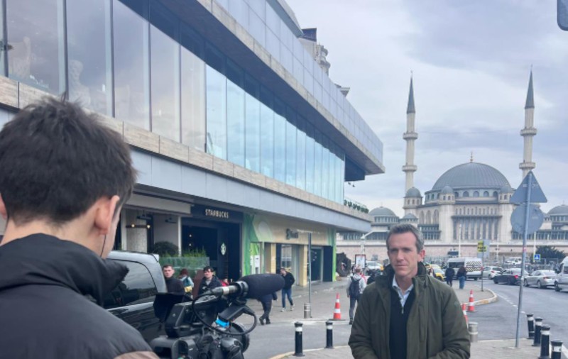 Reporterul BBC care a relatat despre protestele din Istanbul a fost arestat și deportat din Turcia