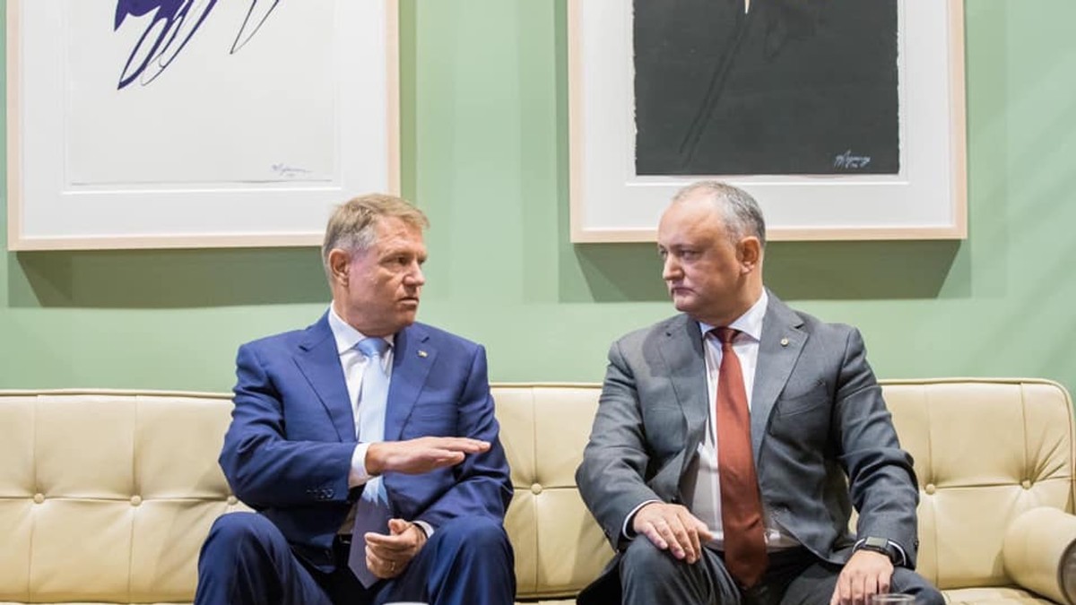 Igor Dodon l-a felicitat pe Klaus Iohannis pentru câștigarea alegerilor
