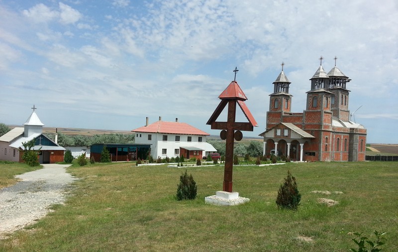 Starețul unei mănăstiri din Arhiepiscopia Tomisului a rămas fără titlul de doctor din cauză că a plagiat