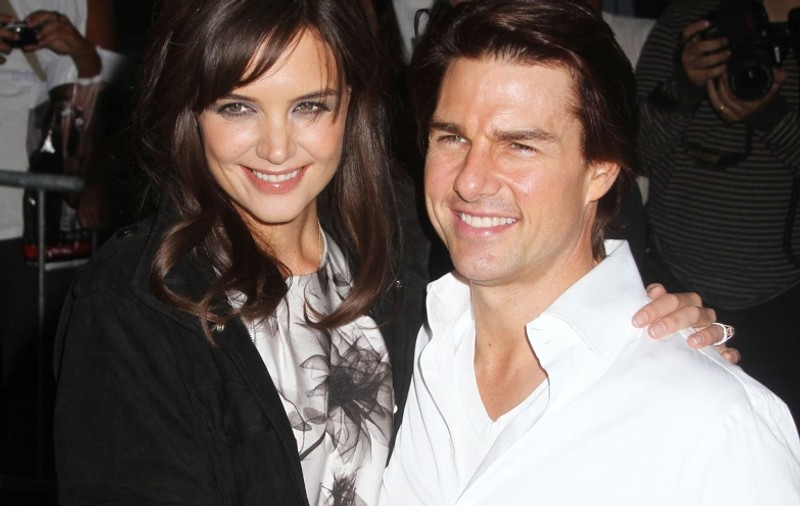 Tom Cruise şi Katie Holmes sunt supăraţi pe Anne Hathaway şi nu vor ca ea să prezinte gala Oscar 