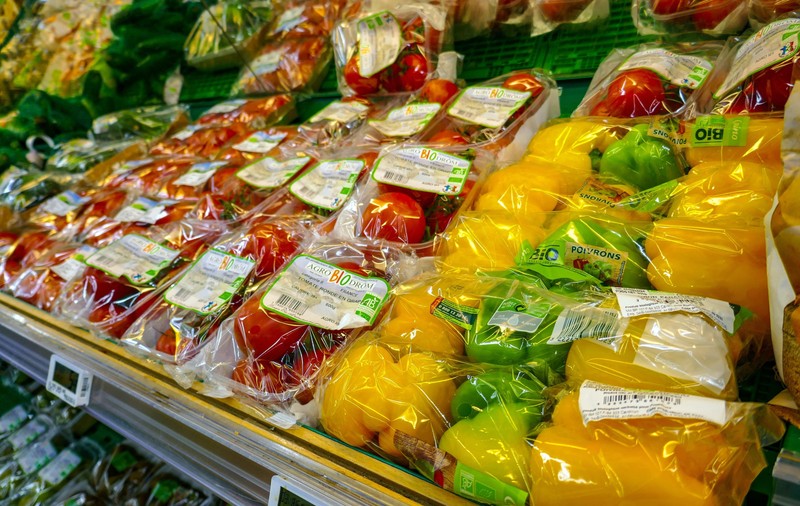 Ambalajele din plastic pentru fructe și legume, interzise în Franța. Președintele Macron: „O adevărată revoluție”