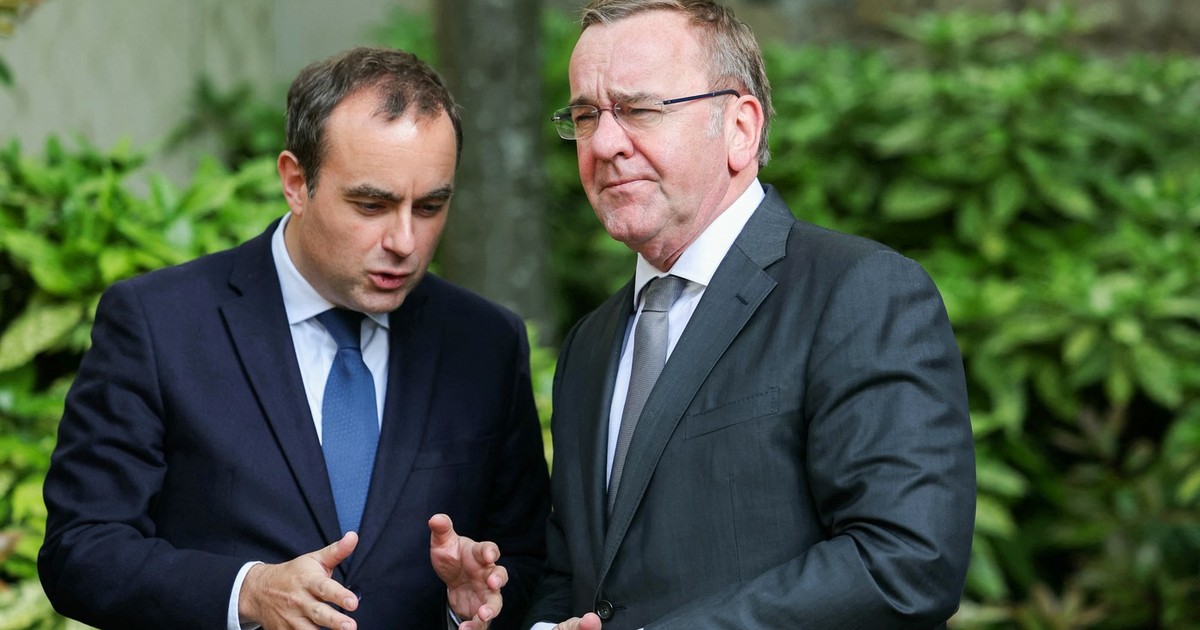 Sebastien Lecornu (stânga) și Boris Pistorius surprinși în timpul unei discuții Foto: Profimedia