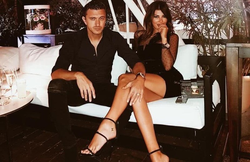 Săvulescu și soția lui, Angela Martini