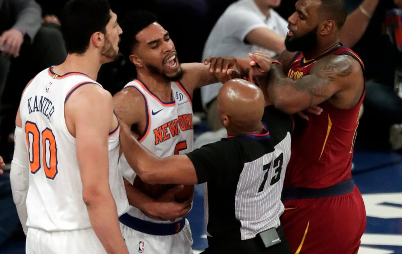Baschetbalistul LeBron James a fost eliminat pentru prima oară în carieră | VIDEO