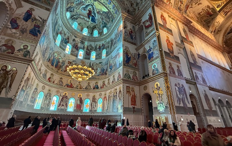 A doua zi de Crăciun la Catedrala Națională. Mii de credincioși au venit din țară și din străinătate să viziteze cea mai mare biserică ortodoxă din lume