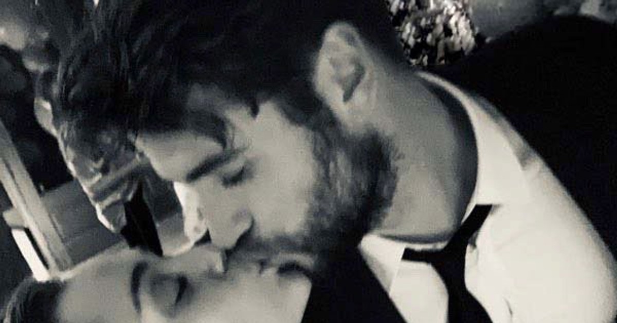 Miley Cyrus s-a căsătorit cu actorul Liam Hemsworth