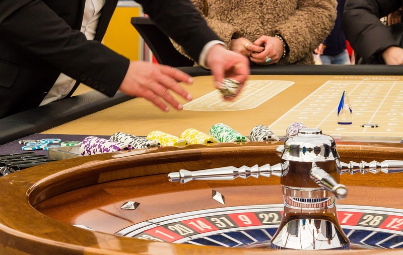 Cum rezolvă cazinourile online greșelile dealerilor live?
