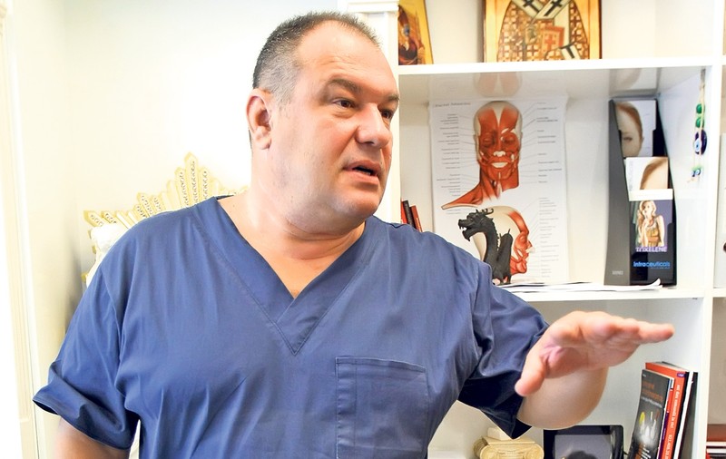 RĂZBOIUL SILICOANELOR IA AMPLOARE! Medicul Marek Vâlcu a LUAT ÎN VIZOR o BLONDĂ CELEBRĂ din showbiz