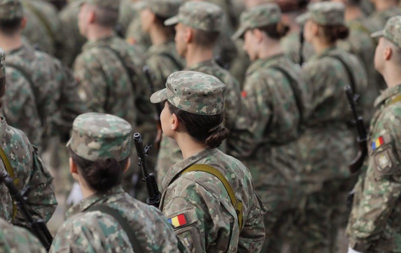 Administrația Prezidențială a dezmințit un nou fake news despre militarii români. Foto: Shutterstock.