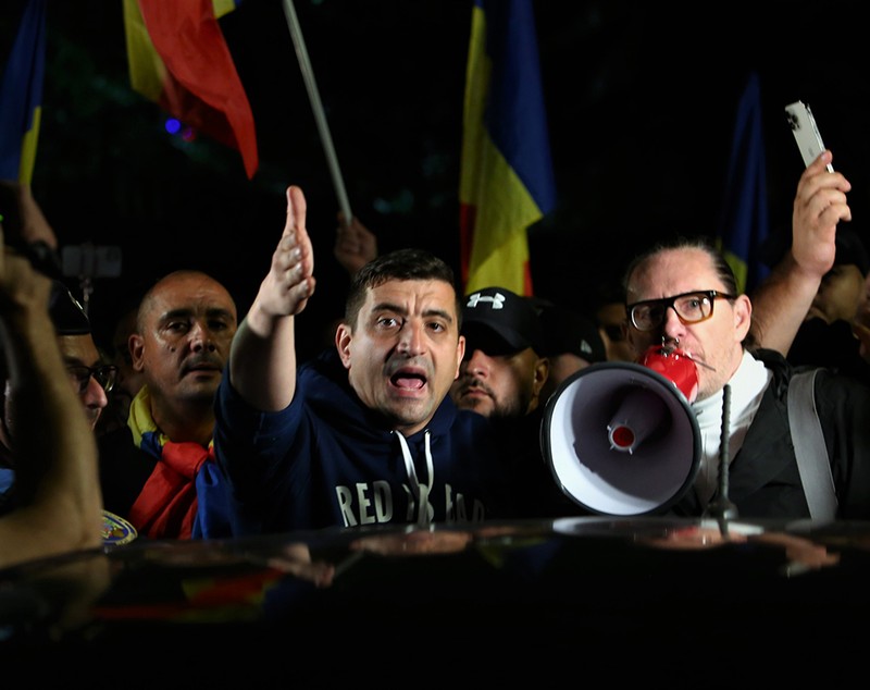 George Simion și Diana Șoșoacă s-au certat pe protestul din Piața Victoriei. Senatoarea a virat de la „Bine ați venit, fraților!”, la „Trădătorule, ți-ai bătut joc de AUR!”