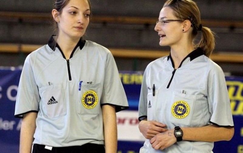 Două cupluri de arbitri români vor arbitra la Campionatele Europene