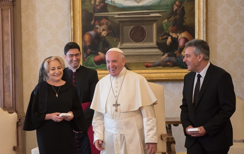 Vizita Papei Francisc în România, incertă. Dăncilă insistă cu vizita, deşi Vaticanul a contrazis-o