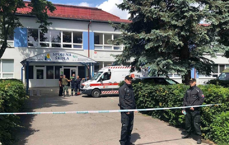 Atac la o școală din Slovacia. Un fost elev a înjunghiat cinci persoane, inclusiv copii, și l-a ucis pe directorul adjunct