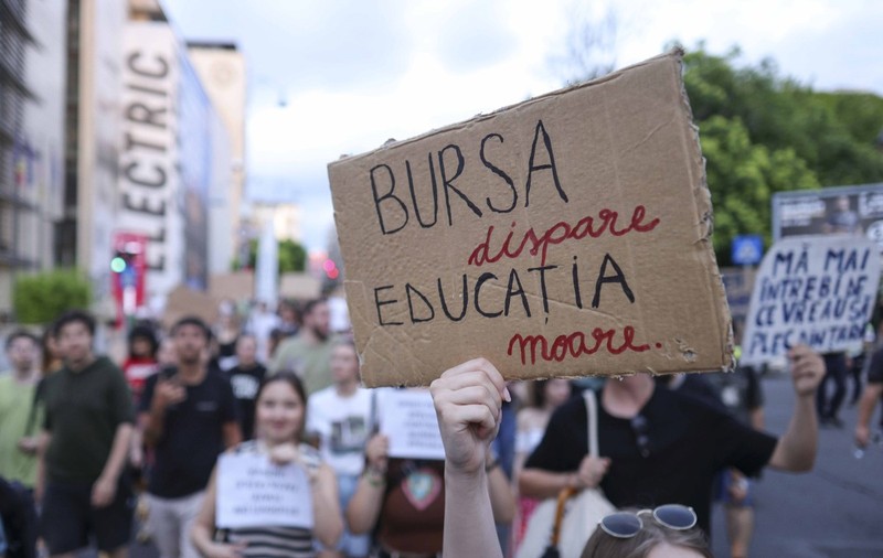 Dispar bursele pentru studenții de la taxă. Organizațiile studențești acuză Ministerul Educației de inechitate și discriminare