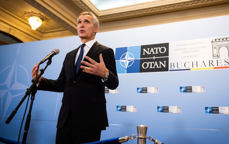 Jens Stoltenberg, la reuniunea NATO de la București: „Mă aștept ca mesajul aliaților să fie că trebuie să facem mai mult pentru Kiev”